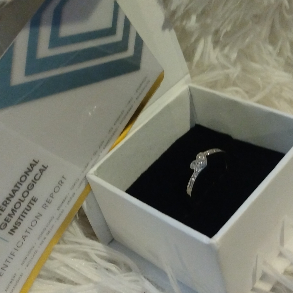 Solid Sterling Silver 925 with Natural Diamond Certified by IGI !!